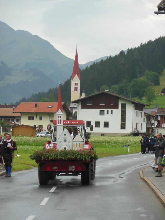 Pension Alpenperle Holzgau Exterior photo